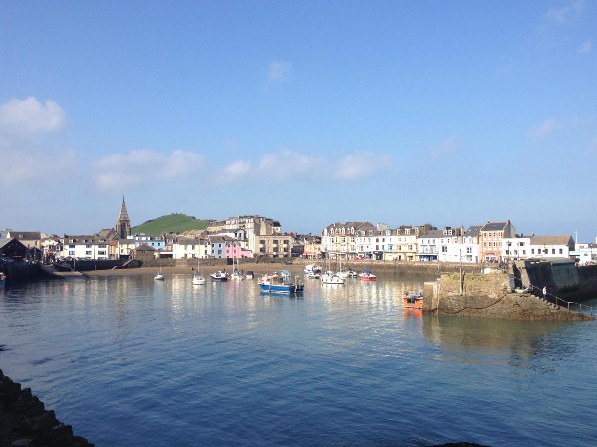 Ocean Backpackers Self-Catering Hostel Ilfracombe Exterior photo