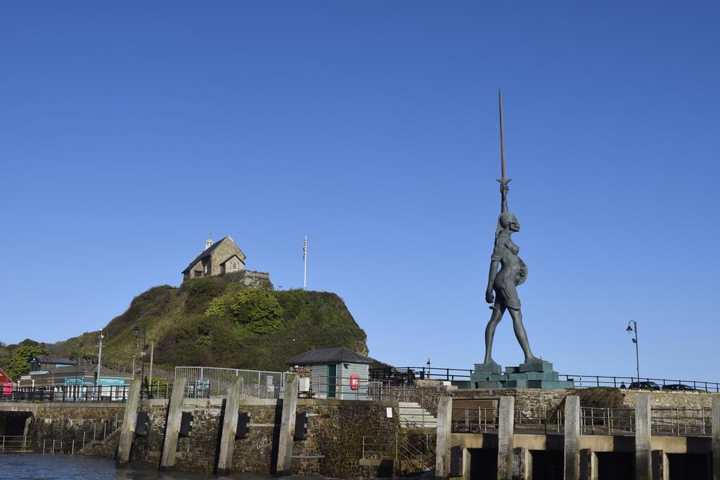Ocean Backpackers Self-Catering Hostel Ilfracombe Exterior photo