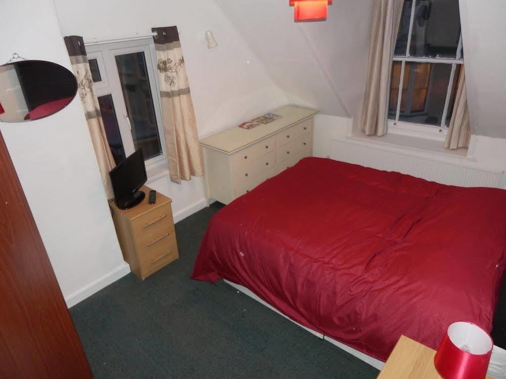 Ocean Backpackers Self-Catering Hostel Ilfracombe Exterior photo