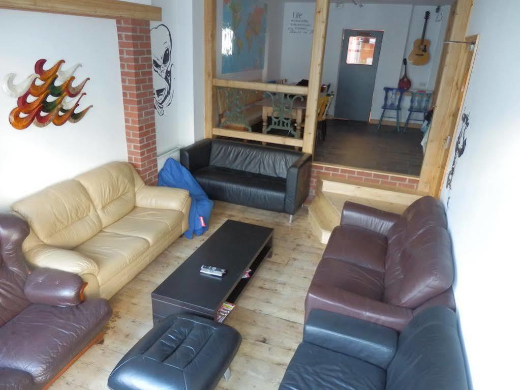 Ocean Backpackers Self-Catering Hostel Ilfracombe Exterior photo