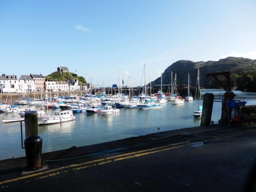 Ocean Backpackers Self-Catering Hostel Ilfracombe Exterior photo
