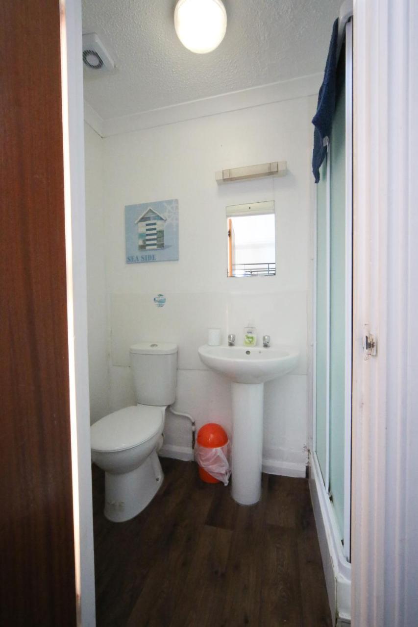 Ocean Backpackers Self-Catering Hostel Ilfracombe Exterior photo